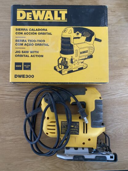 Sierra Caladora DWE300